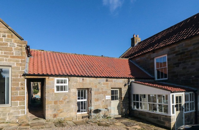 THE NOOK, pet friendly, character holiday cottage in Glaisdale