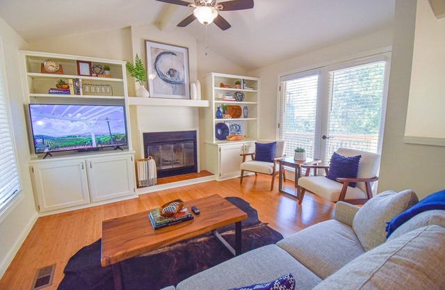 The Oak House - 1 mi from DT Fayetteville and UofA