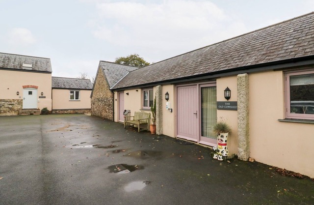 THE OLD COWSHED, pet friendly, character holiday cottage in Lifton