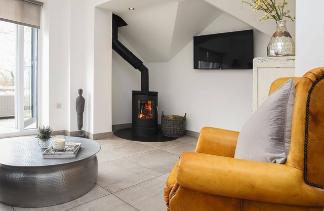 The Old Piggery - a cosy fire that sleeps 2 guests in 1 bedroom