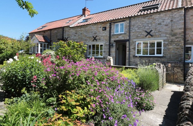 THE OLD POTTING SHED, family friendly in Kirkbymoorside