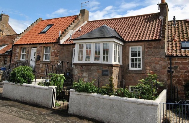 The Old Stables- charming cottage, Crail