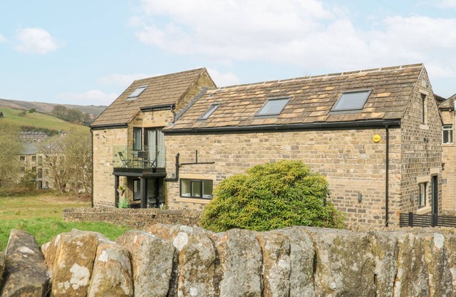 THE OLD TELEPHONE EXCHANGE, pet friendly in Marsden