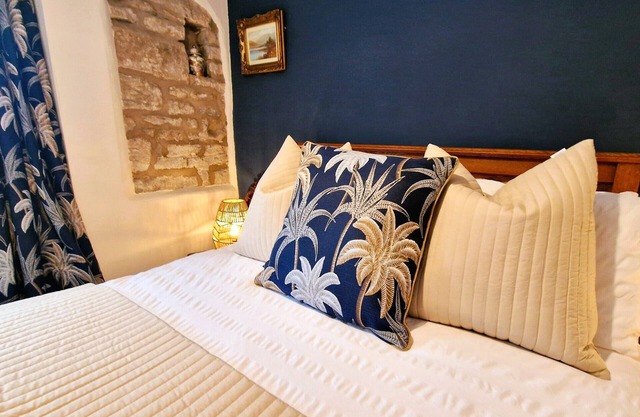 THE OLD WASH KITCHEN - Charming Character Cottage