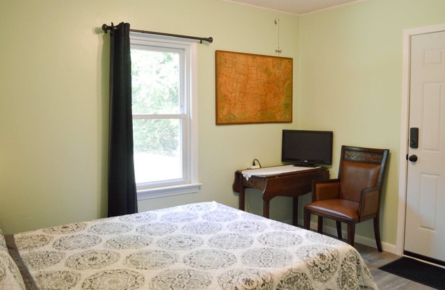 The Parlor in the Pines - getaway studio