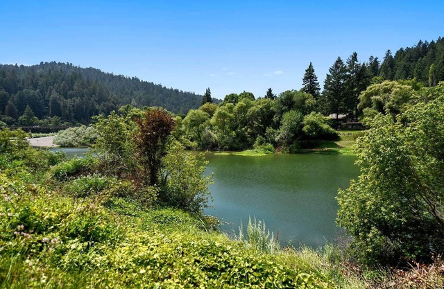 The Perfect View ~ (and the Ideal Location!) Walk to Beach, Restaurants and More