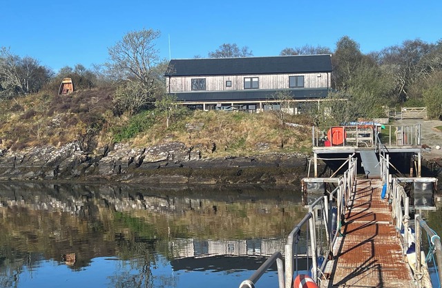 THE PIER HOUSE, pet friendly, country holiday cottage in Ardfern