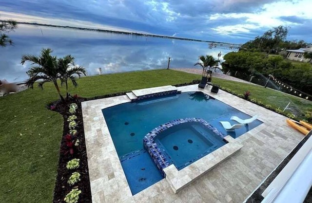 The Pink Riverhouse Waterfront Paradise