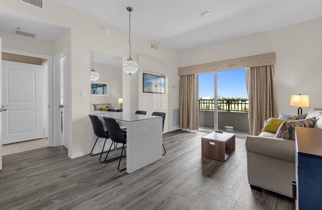 The Point · The Point, lux apartment, Close to Universal