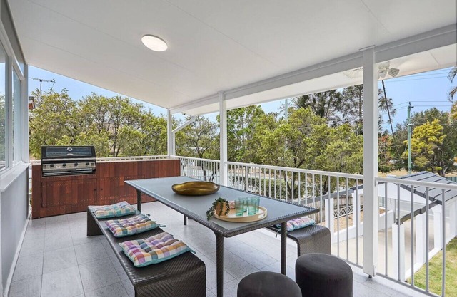 The Queenslander! Bright - Breezy - Beautiful
