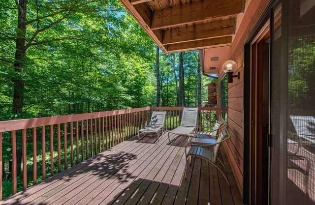 The Rushes 2BR Condo with Fireplace & Lakefront Views