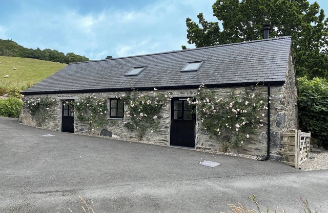 THE SHIPPON, romantic, luxury holiday cottage in Llanrwst
