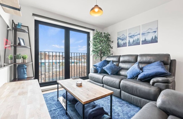 The Silver Suite | 2Beds | Central | Parking