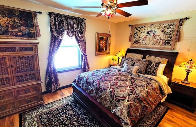 The Sovereign Suite - Cozy/Convenient/Home Theater