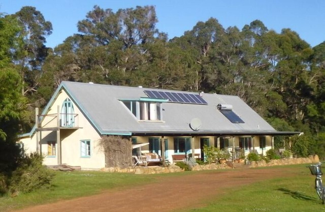 The Straw House- Huge Family Farmhouse