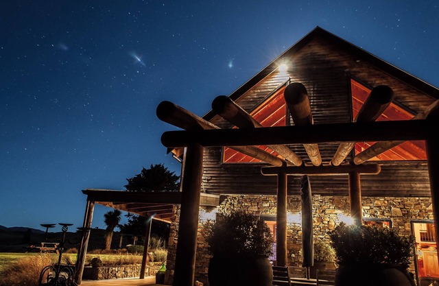The Tree House Lodge - Bed & Breakfast