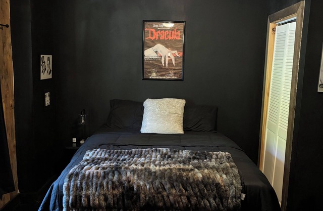 The Vampire Lodge - Mystical Escape in The Catskills
