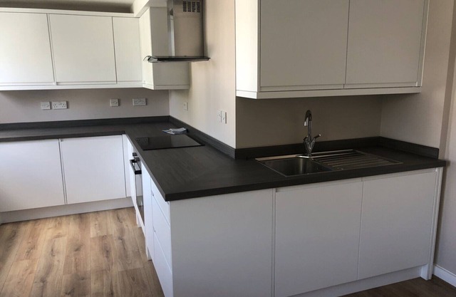 The View Apt 11:Stunning Retreat near Town Station