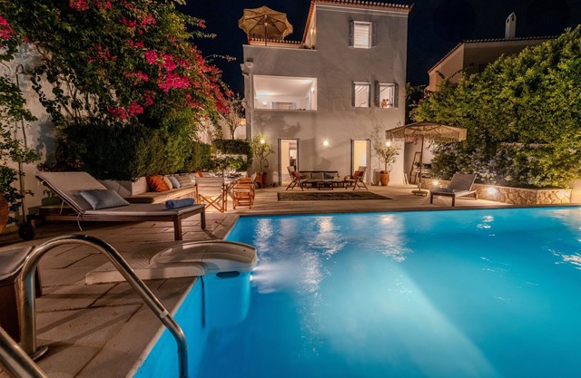 The Villa Evita in Spetses. Stunning view, private pool and daily maid service.