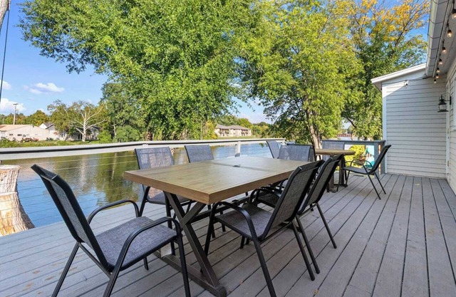 The Waterfront- Game Room!Movie Theatre! 6 Bedrooms! Bunk Room!