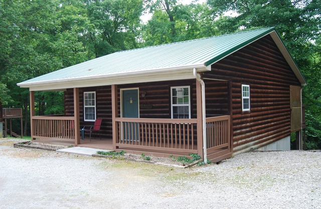 The Wildlife Hot Tub Cabin @ LakePointe Resort - no cleaning fees!