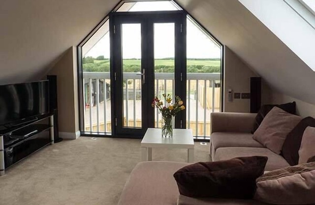 THE WILLOWS, family friendly, country holiday cottage in Adisham