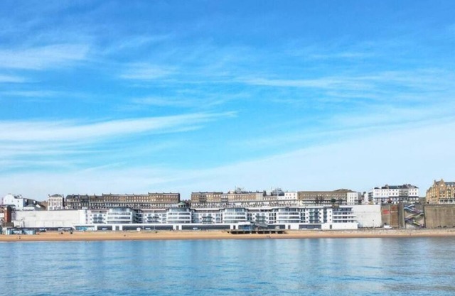 This apartment is a 2 bedroom(s), 2 bathrooms, located in Ramsgate, England.