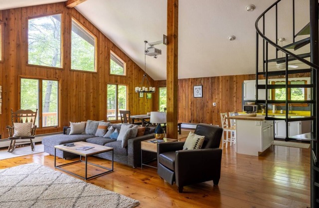 This apartment is a 4 bedroom(s), 2 bathrooms, located in Londonderry, VT.