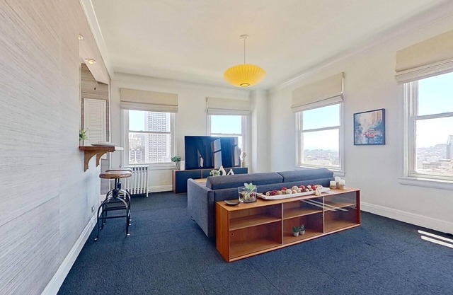 This condominium is a 0 bedroom(s), 1 bathrooms, located in San Francisco, CA.