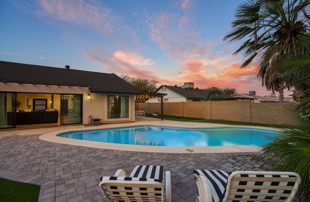 This house is a 4 bedroom(s), 2.5 bathrooms, located in Scottsdale, AZ.