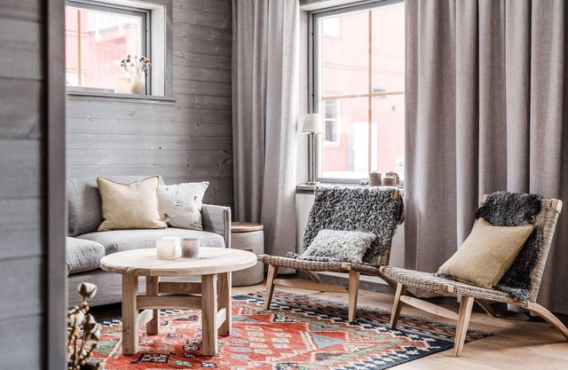 This modern, fully equipped vacation apartment is located in the mountain village of Funäsdalen.