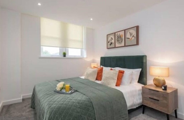 Thornhill House by Guestz