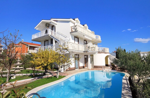 Three bedroom apartment near beach Zečevo Rtić, Rogoznica (A-8366-a)