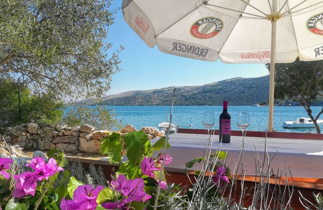 Three bedroom apartment near beach Poljica, Trogir (A-16999-a)