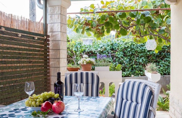 Three bedroom apartment with terrace Marina, Trogir (A-5953-b)
