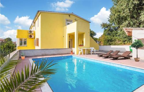 Holiday Marcana Persons Bedrooms 