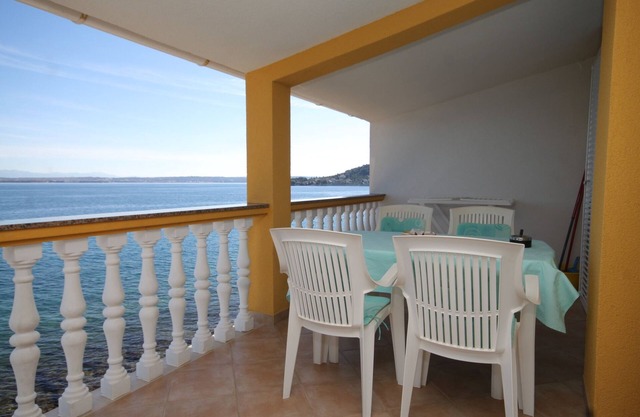 Three bedroom apartment near beach Preko, Ugljan (A-8384-c)