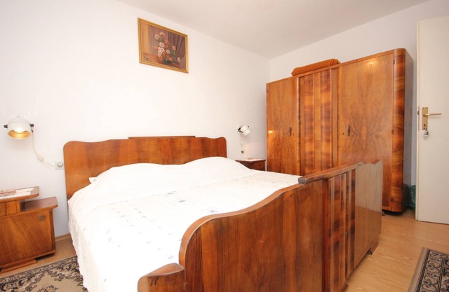 Three bedroom apartment with terrace Vis (A-2477-b)