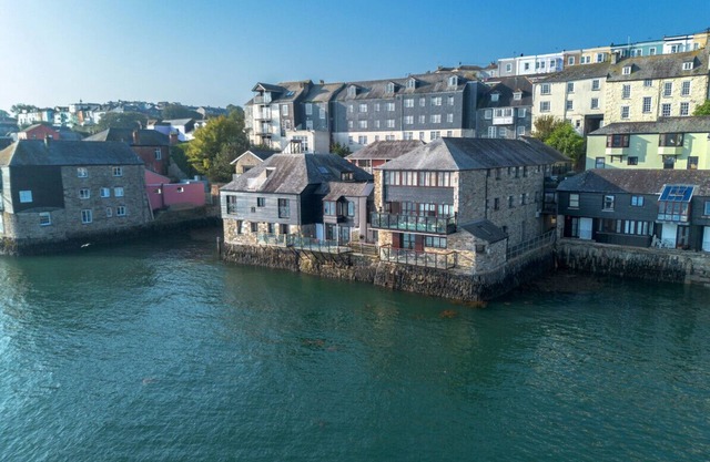 Three bedroom house in United Kingdom of Great Britain and Northern Ireland, The Packet Quays