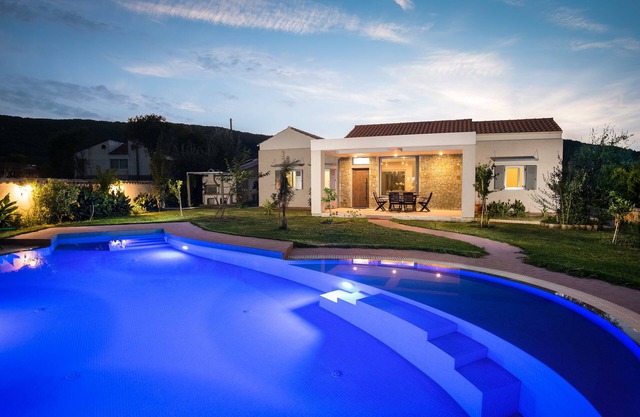Three Stars Luxury Villas