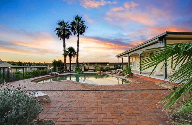 Thunderbird Motel