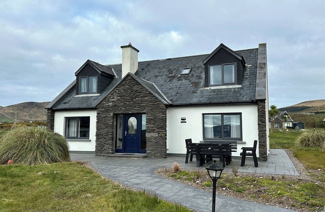 Tigh Mhic Churtain - Holiday Home in Gorgeous Ballinskelligs