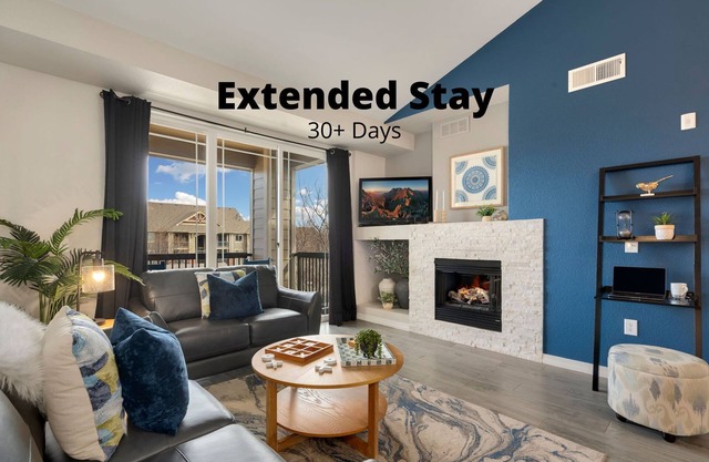 Timberline Retreat – King Bed, Fireplace & Pool!