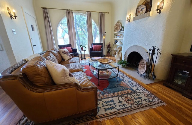 Timeless Elegance ~ 1920's Sam Hughes Casita Mariposa ~ Walk to UA! Parking