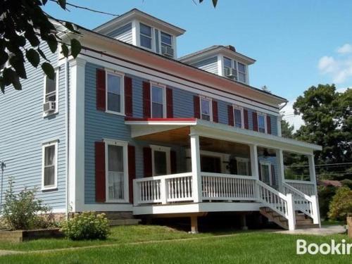 Tin Brook Bed & Breakfast