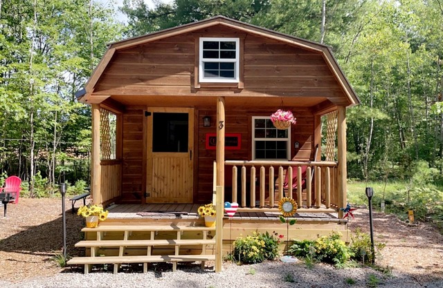 Tiny ‘Garden Cottage’ Getaway in the woods! Elk Run Estates #3