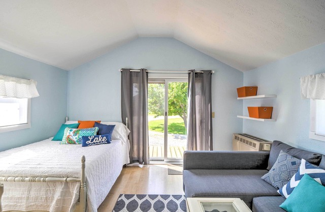 'Tiny House Cottage 6' w/Dock on Crooked Lake