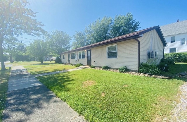 Tis’ Time Hideaway. Just a few blocks from beautiful Lake Erie!