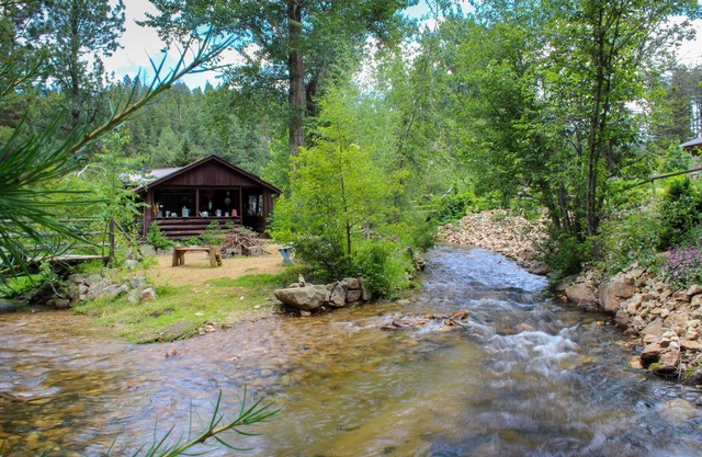 Tizer Botanic Gardens Cabin 1/2 way between Yellowstone & Glacier National Parks
