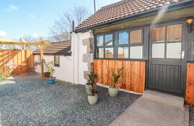 TOADSTOOLS, pet friendly, character holiday cottage in Penryn